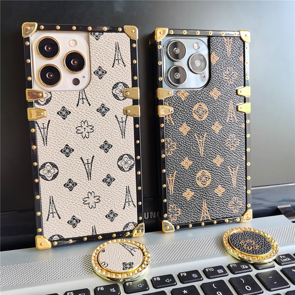 Capinha iPhone Luxo LV Corino Com Detalhes Dourados - Universo Cases