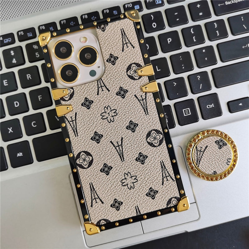 Capinha iPhone Luxo LV Corino Com Detalhes Dourados - Universo Cases