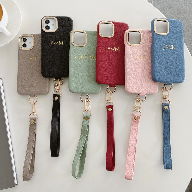 Capinha iPhone Corino Personalizada Iniciais Com Alça e Detalhes Dourados [6 CORES]