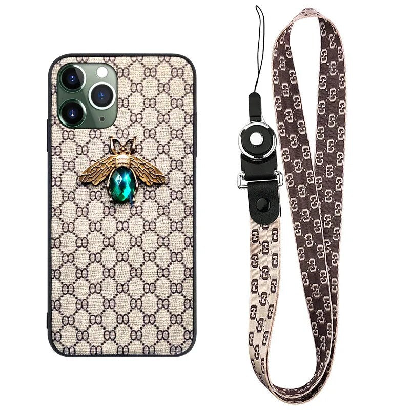 Capinha iPhone Luxo Diamond Bee Com Cordão [2 CORES]