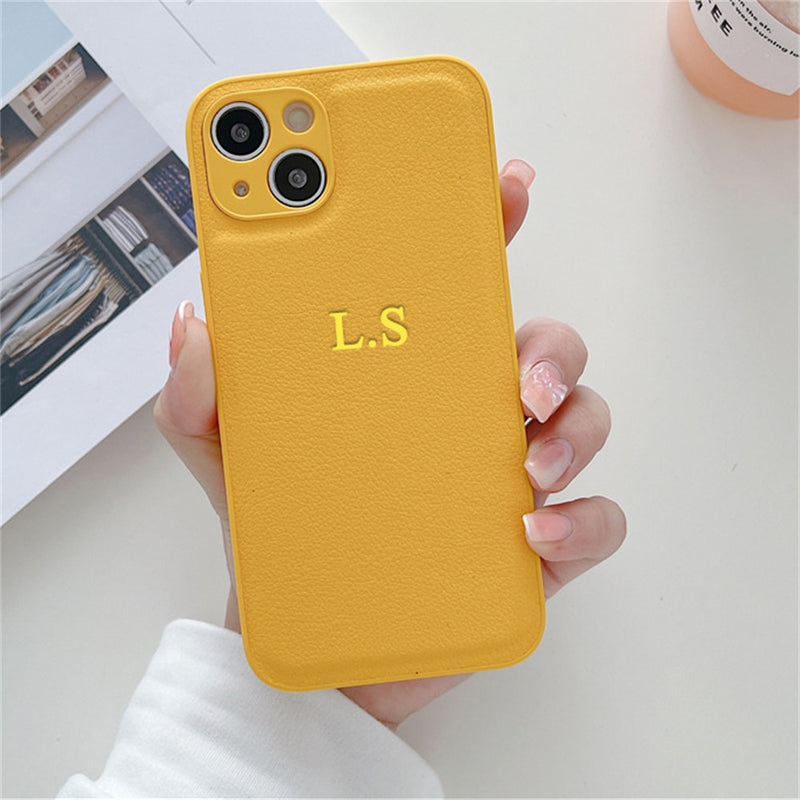 Capinha iPhone Corino Personalizada Iniciais do Nome Amarelo